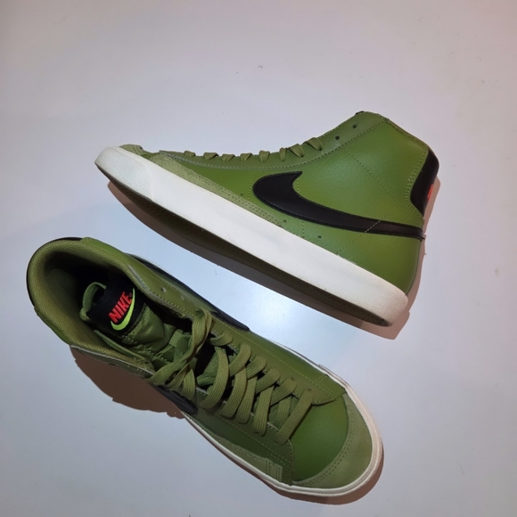 Nike Blazer Mid '77 GS 'Asparagus/Olive and Black High-Tops Size 6Y - Picture 6 of 6
